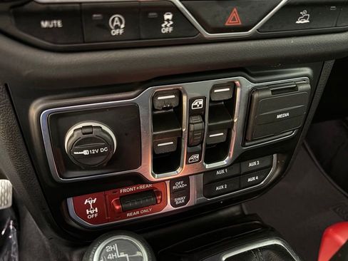 Used 2024 Jeep Wrangler Unlimited Rubicon w/ Technology Group AWD/4WD image 27