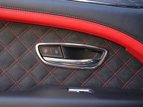 Used 2021 Bentley Bentayga Speed image 13