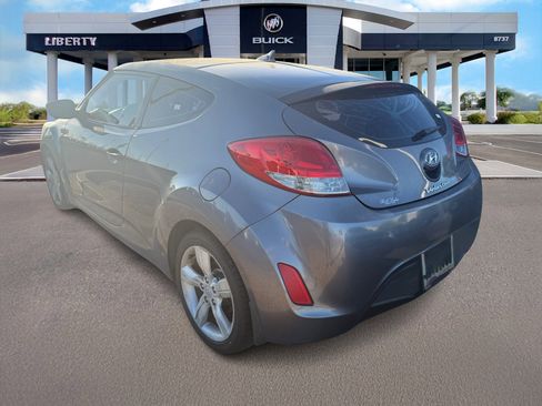 Used 2013 Hyundai Veloster image 3