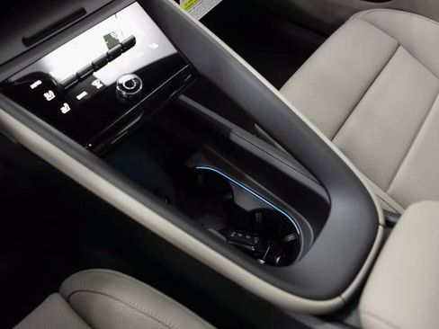 Certified 2026 Porsche Macan Electric RWD image 30