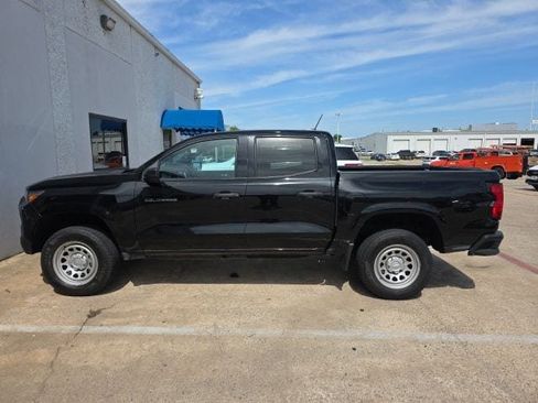 Used 2023 Chevrolet Colorado W/T RWD image 2