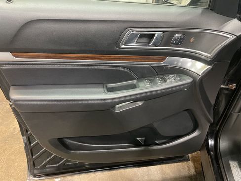 Used 2018 Ford Explorer Limited w/ Equipment Group 301A AWD/4WD image 7