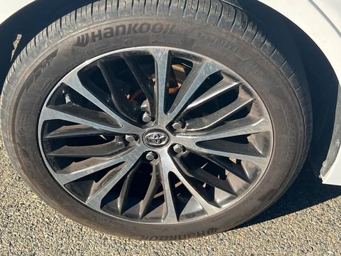 Used 2019 Toyota Camry SE w/ Carpet Mat Package image 14