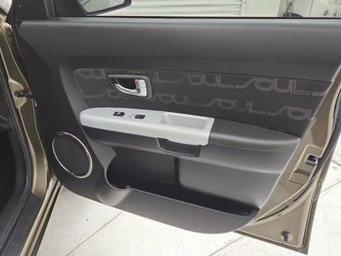 Used 2012 Kia Soul + w/ Audio Pkg image 20