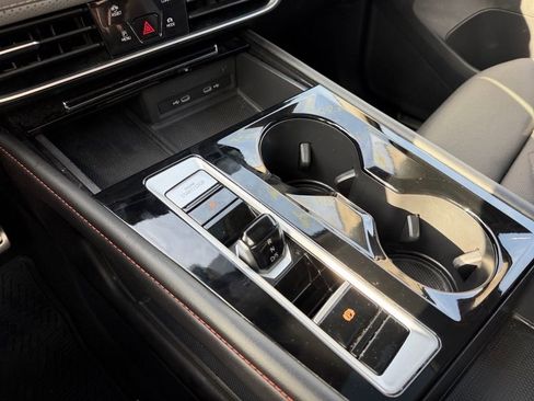 Used 2024 Volkswagen Atlas Peak Edition SE image 23