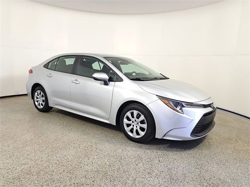 Used 2023 Toyota Corolla LE image 4