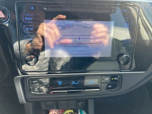 Used 2018 Toyota Corolla LE image 11