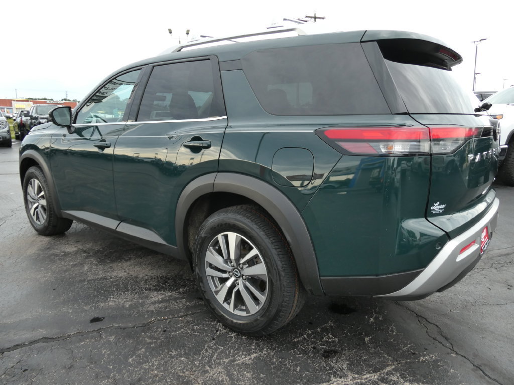 Used 2023 Nissan Pathfinder SL AWD/4WD image 9