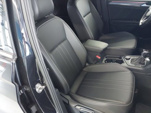 Used 2022 Volkswagen Tiguan SE R-Line image 27