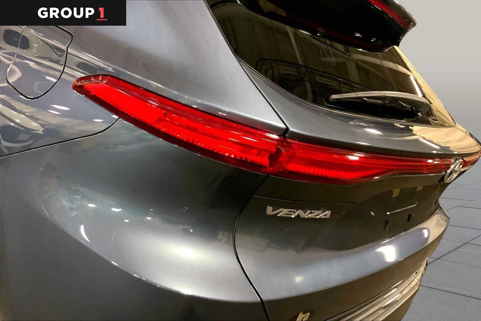 Certified 2023 Toyota Venza XLE AWD/4WD image 28