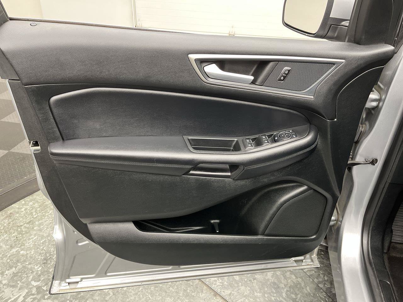 Used 2023 Ford Edge SEL AWD/4WD image 7