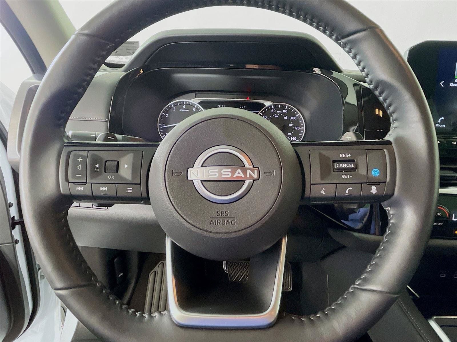 Used 2025 Nissan Pathfinder SL AWD/4WD image 14