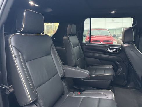 Used 2022 GMC Yukon XL SLT w/ SLT Premium Package image 22