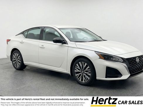 Used 2025 Nissan Altima 2.5 SV image 1