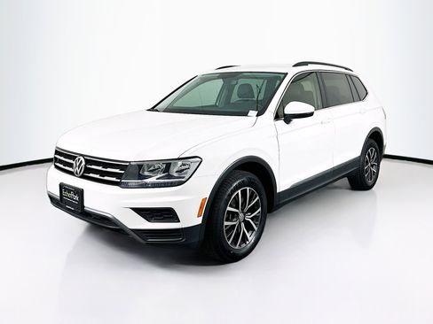 Used 2018 Volkswagen Tiguan SE FWD image 3