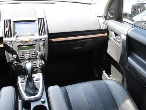 Used 2011 Land Rover LR2 HSE AWD/4WD image 16