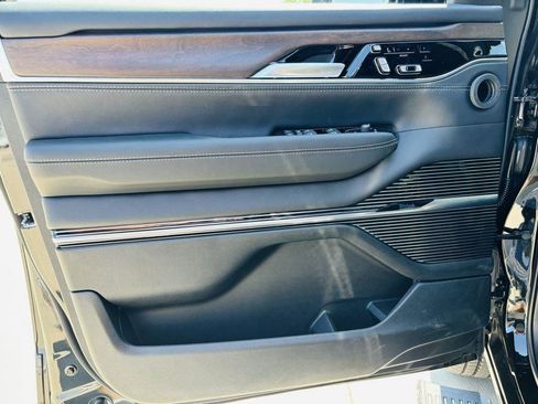 New 2024 Jeep Grand Wagoneer L 4WD w/ Convenience Group III image 18