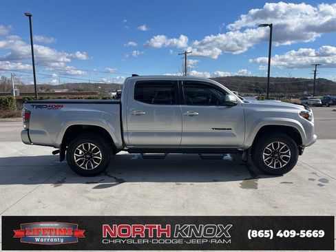 Used 2023 Toyota Tacoma TRD Sport w/ Technology Package image 20