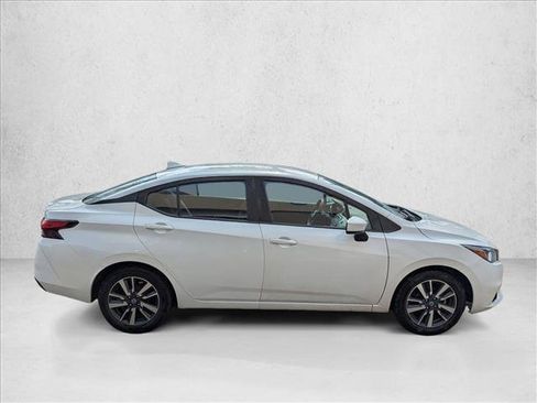 Used 2022 Nissan Versa SV FWD image 4