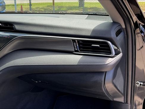 Used 2020 Toyota Camry XSE FWD image 19