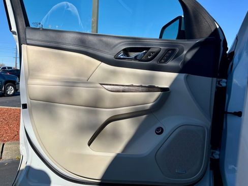 Used 2021 GMC Acadia Denali w/ Denali Ultimate Package image 11