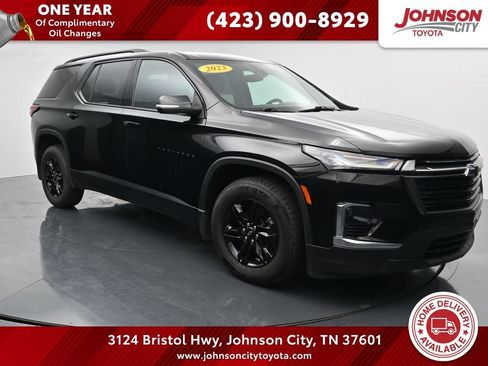 Used 2023 Chevrolet Traverse LT FWD image 1