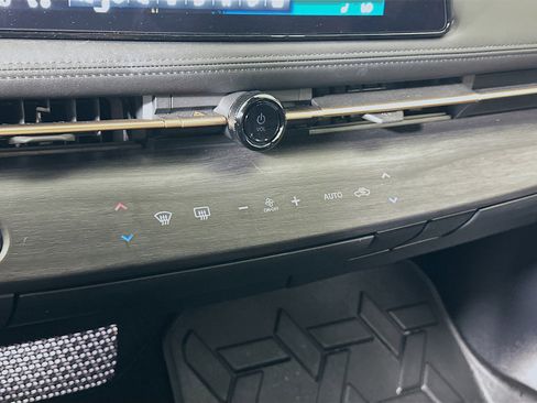 Used 2023 Nissan Ariya AWD image 23