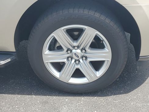 Used 2018 Ford Expedition XLT w/ Equipment Group 202A RWD image 7