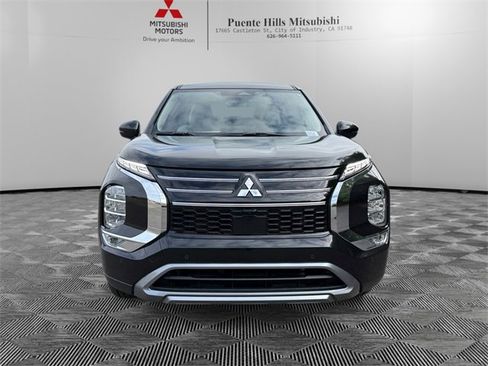 New 2025 Mitsubishi Outlander SE image 2