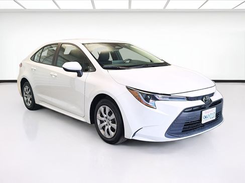 Used 2024 Toyota Corolla LE image 3