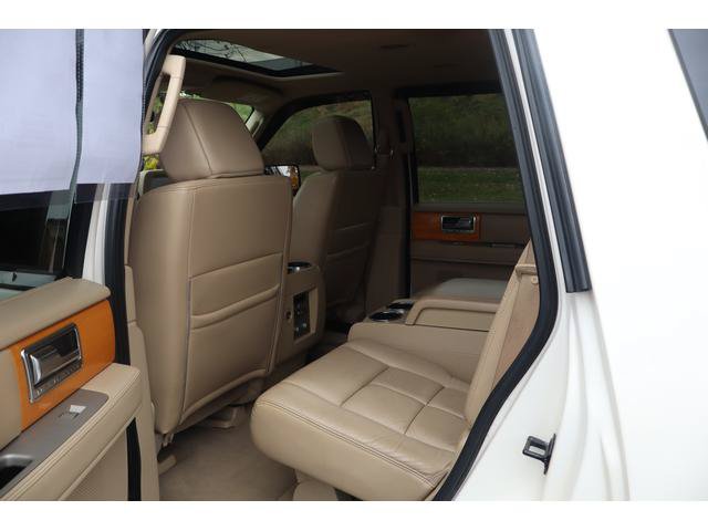 Used 2007 Lincoln Navigator 4WD image 8