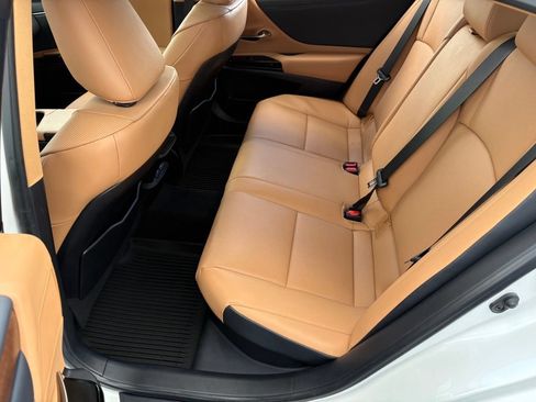 Used 2024 Lexus ES 300h w/ Premium Package FWD image 15