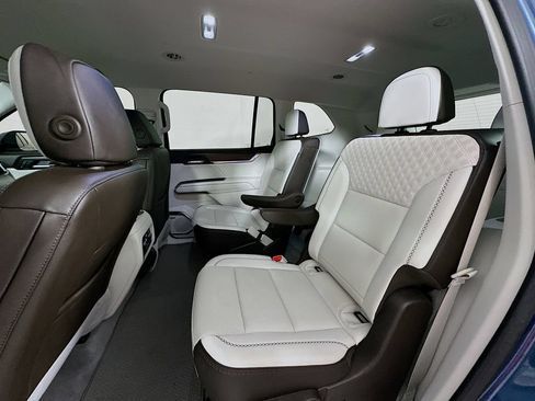 Used 2025 GMC Acadia Denali FWD image 17