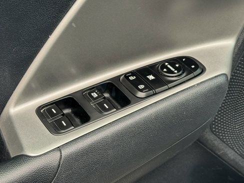 Used 2019 Kia Niro LX image 17