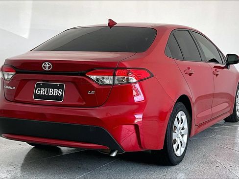 Used 2021 Toyota Corolla LE FWD image 2
