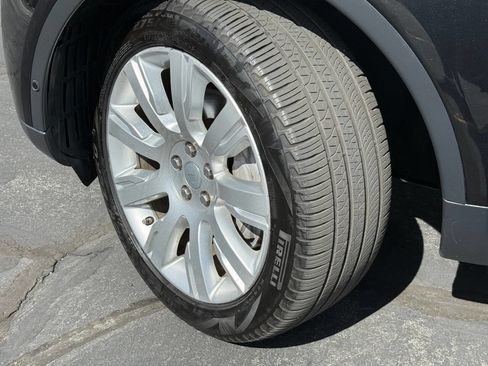 Used 2020 Land Rover Discovery HSE image 17