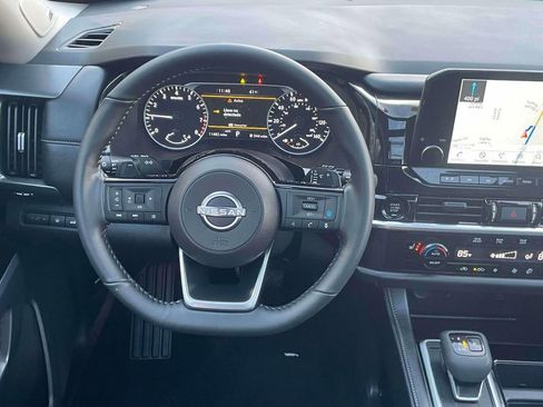 Used 2025 Nissan Pathfinder SL w/ SL Premium Package image 14