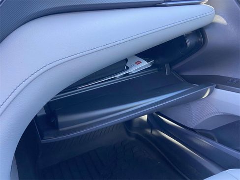 Used 2024 Toyota Camry SE image 27