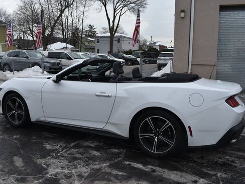Used 2024 Ford Mustang Convertible image 9