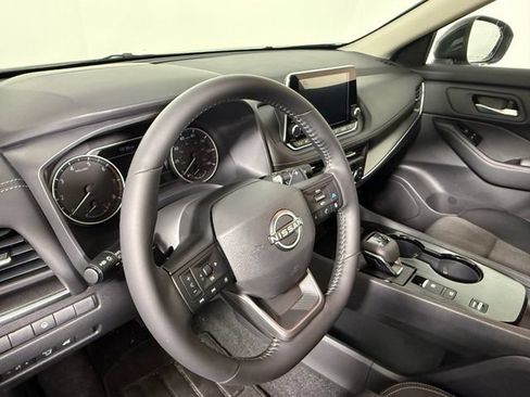 Used 2026 Nissan Rogue SV FWD image 16