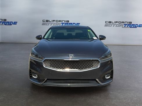 Used 2017 Kia Cadenza Premium w/ Luxury Package FWD image 2