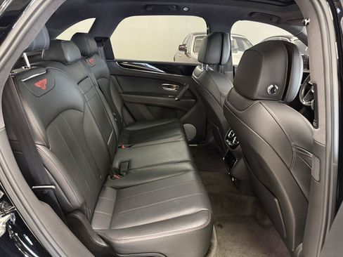 Used 2018 Bentley Bentayga Activity AWD/4WD image 22