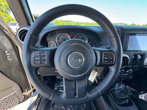 Used 2016 Jeep Wrangler Sahara w/ Connectivity Group AWD/4WD image 21