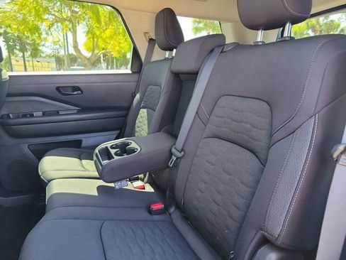 Certified 2025 Nissan Pathfinder SV FWD image 19