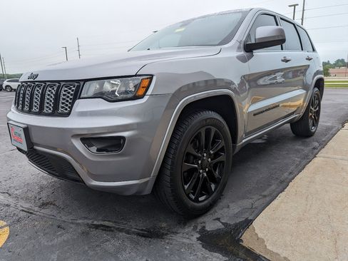 Used 2018 Jeep Grand Cherokee Altitude image 4