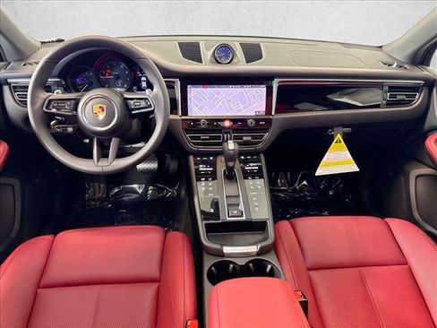 Used 2026 Porsche Macan AWD/4WD image 21