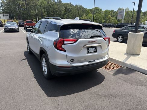 Used 2022 GMC Terrain SLE w/ Driver Convenience Package FWD image 13