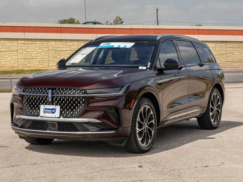 Used 2024 Lincoln Nautilus Reserve AWD/4WD image 4