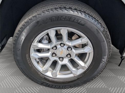 Used 2023 Chevrolet Silverado 1500 LT AWD/4WD image 10