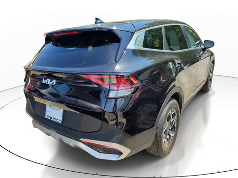 Used 2025 Kia Sportage LX image 5